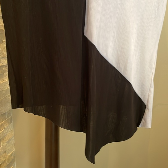 Nygard Black and White Asymmetrical blouse - Picture 3 of 6